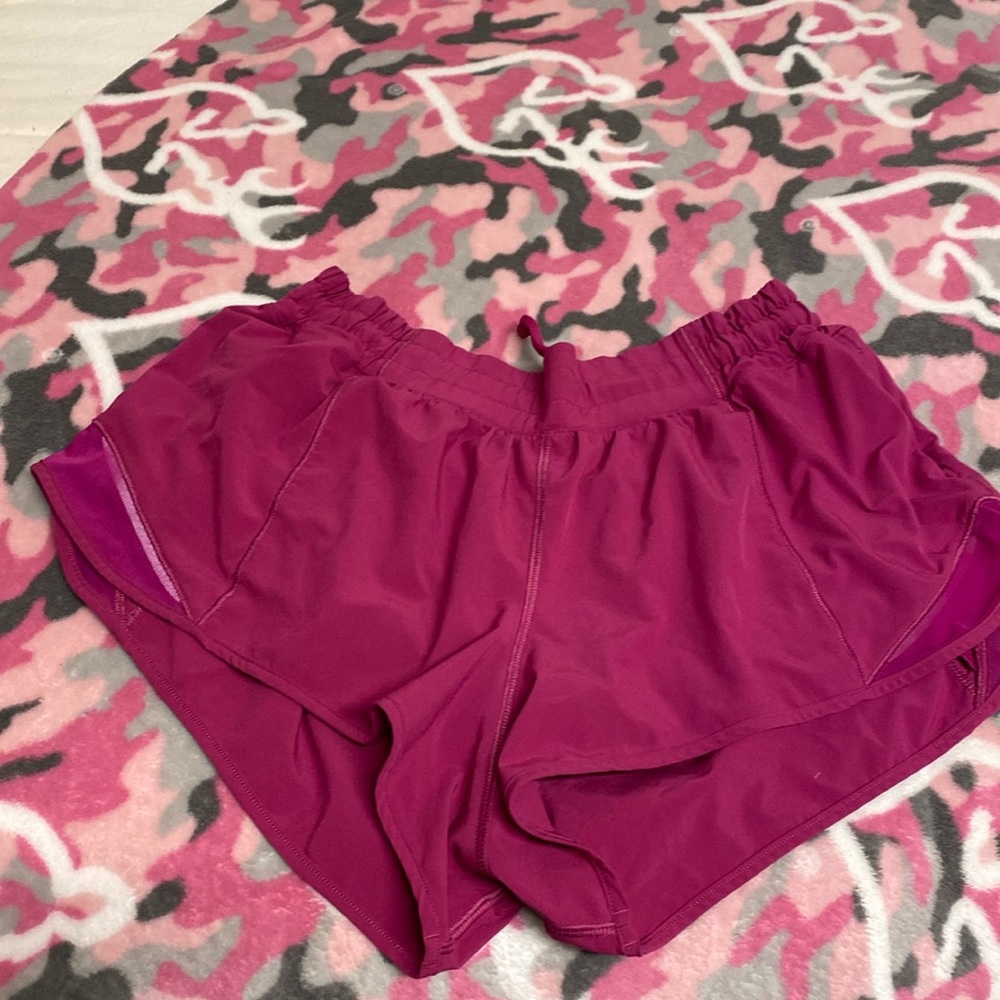 pinkish purple lululemon hotty hots 2.5 inch